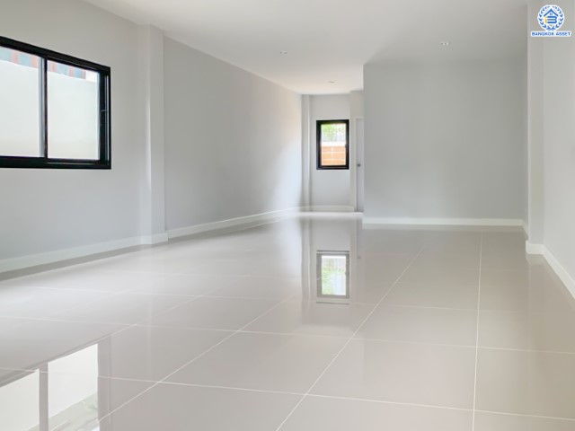 บ้านมือสองตกแต่งใหม่ คุณภาพแบรนด์ LH ม.ชัยพฤกษ์ บางแวก เนื้อที่ 105.3 ตร.ว. ตกแต่งหรูหรา ฟังก์ชันจัดเต็ม 4 ห้องนอน 3 ห้องน้ำ 1 ห้องอเนกประสงค์ จอดรถได้ 3 คัน พร้อม Facilities ครบ! บนทำเลคุณภาพ เชื่อมต่อได้หลายเส้นทาง ใกล้เซ็นทรัลปิ่นเกล้า และทางด่วนคู่ขนานลอยฟ้า